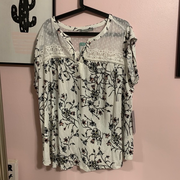 Daniel Rainn Tops - Daniel Rainn | short sleeve floral top